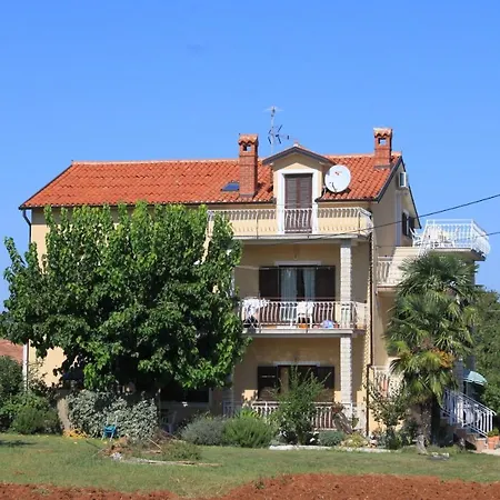 Apartment Basanija 7149b