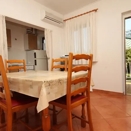 Apartment Basanija 7149b